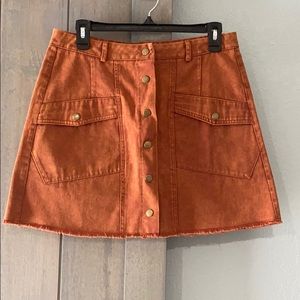 NWOT Lulu’s snap front skirt